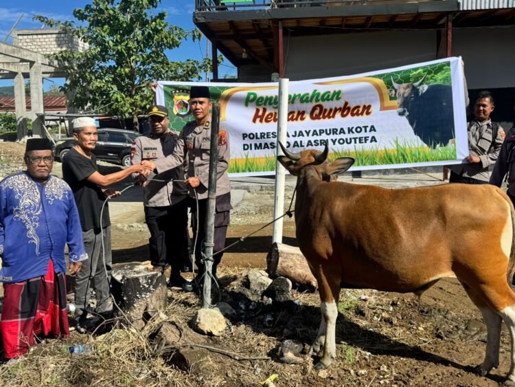 Polresta Jayapura Kota Salurkan Hewan Kurban di Empat Lokasi, Wujud Kepedulian dan Penguatan Kebersamaan dengan Masyarakat