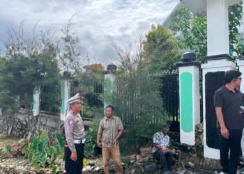 Patroli Harkamtibmas Polres Tolikara Beri Rasa Aman bagi Jemaat Gereja Ebenhaezer Karubaga