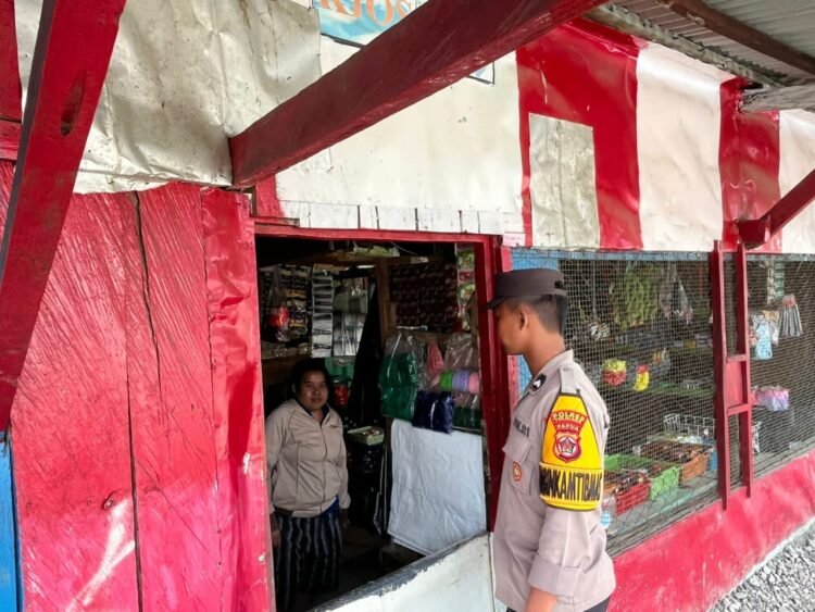Kapolsek Kelila Hadir di Rumah Duka, Wujud Kepedulian dan Empati untuk Warga 