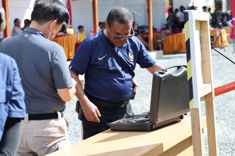 Kapolda Papua Tinjau Latihan Menembak Presisi 20 Meter, Tingkatkan Profesionalisme dan Kemampuan Personel 
