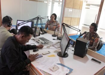 Polisi Menyapa di RRI Jayapura, Satlantas Polres Keerom Ajak Masyarakat Wujudkan Budaya Tertib Berlalu Lintas