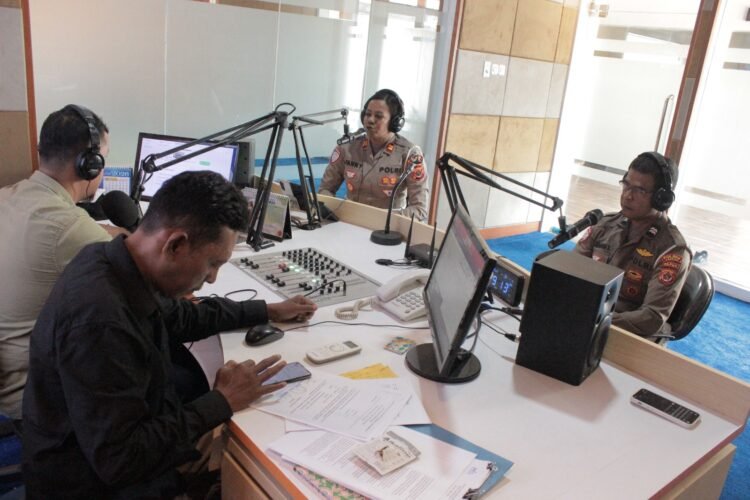 Polisi Menyapa di RRI Jayapura, Satlantas Polres Keerom Ajak Masyarakat Wujudkan Budaya Tertib Berlalu Lintas 