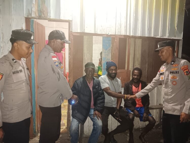 Patroli Humanis Polsek Kelila Perkuat Sinergi dengan Masyarakat dalam Menjaga Kamtibmas