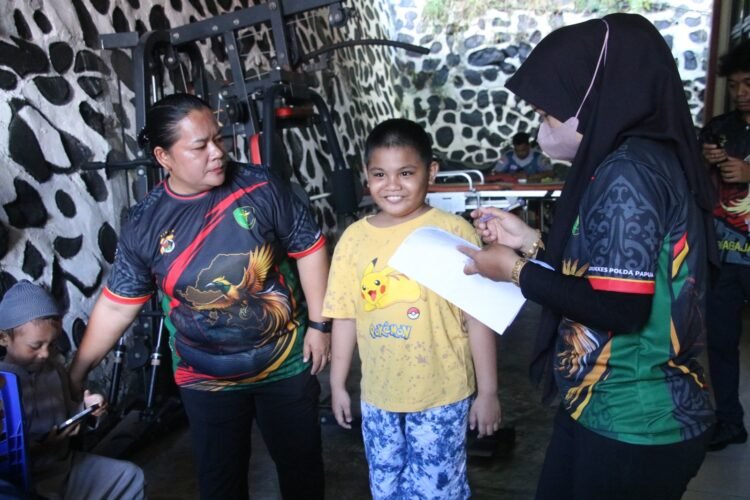 Sunat Gratis Hari Bhayangkara ke-80, Bentuk Nyata Kepedulian Polda Papua terhadap Kesehatan Anak
