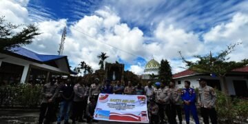 Wujud Toleransi dan Kepedulian, Polres Sarmi Bersihkan Gereja Santo Antonius Jelang HUT Bhayangkara ke-80