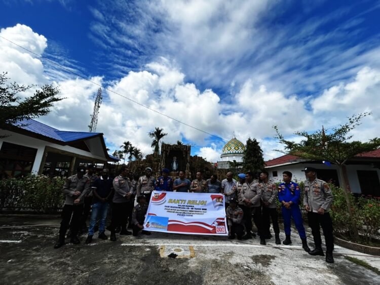 Wujud Toleransi dan Kepedulian, Polres Sarmi Bersihkan Gereja Santo Antonius Jelang HUT Bhayangkara ke-80