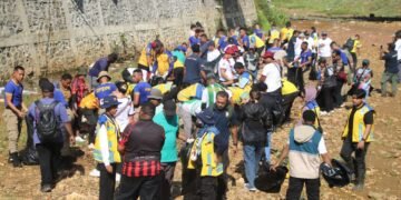 Wakapolda Papua Bersama Wamendagri dan Forkopimda Ikuti Kerja Bakti di Sungai Anafre dan Taman Kota Jayapura