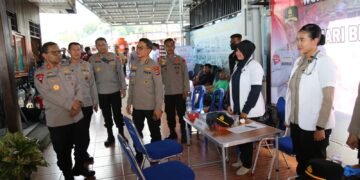 ‎Hari Bhayangkara ke-80, Polda Papua Layani Ratusan Warga melalui Bakti Kesehatan dan Bantuan Sosial