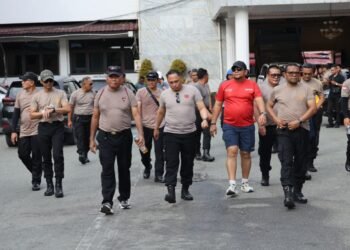 ‎Kapolda Papua Pimpin Jalan Santai, Tekankan Pentingnya Kebugaran untuk Mendukung Tugas Kepolisian
