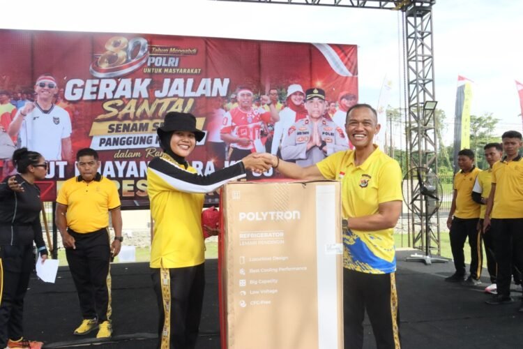 Menyambut Hari Bhayangkara ke-80, Polres Keerom Gelar Jalan Santai dan Panggung Hiburan Bersama Masyarakat