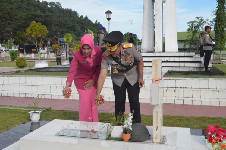 Maknai Hari Bhayangkara ke-80, Polda Papua Gelar Ziarah Rombongan di TMP Kusuma Trikora