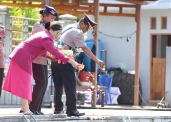 Kapolda Papua Pimpin Upacara Tabur Bunga di Laut Peringati Hari Bhayangkara ke-80 Tahun 2026