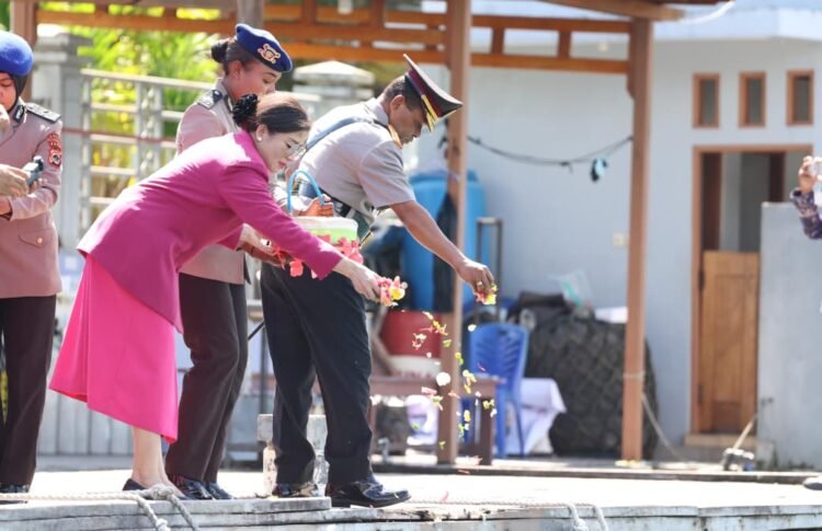 Kapolda Papua Pimpin Upacara Tabur Bunga di Laut Peringati Hari Bhayangkara ke-80 Tahun 2026