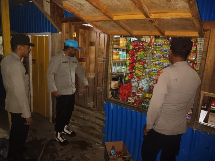 Patroli Malam Polsek Kelila, Hadirkan Rasa Aman bagi Pedagang di Pasar Kelila