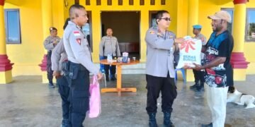 Wakapolres Mamberamo Tengah Salurkan Bantuan Sembako kepada Tokoh Pemuda di Kobakma