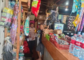 Dekatkan Diri dengan Masyarakat, Sat Binmas Polres Tolikara Berikan Edukasi Kamtibmas