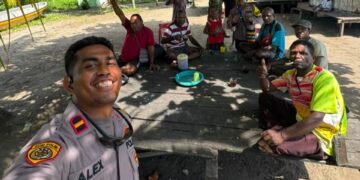 Kapolsek Pantai Barat Pererat Silaturahmi dengan Tokoh Adat Lewat Sambang Kampung
