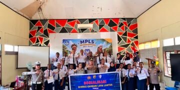 Sat Binmas Polres Sarmi Bekali Siswa Baru SMAN 1 Sarmi dengan Edukasi Hukum dan Bahaya Narkoba