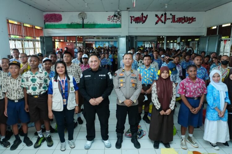 Bid Humas Polda Papua Berikan Edukasi Pencegahan Perundungan kepada Pelajar SMA Negeri 1 Jayapura