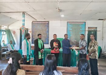 Peduli Sarana Ibadah, Polsek Bonggo Serahkan Bantuan kepada Panitia Pembangunan Gereja