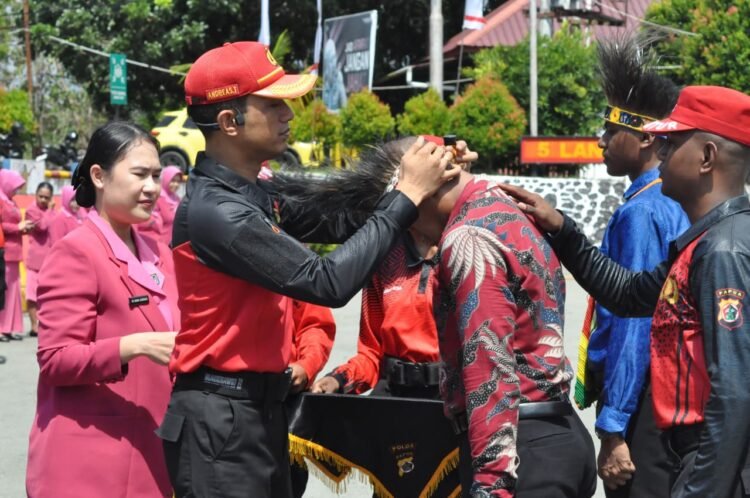 235 Casis Bintara Polri Resmi Ikuti Upacara Tradisi Penerimaan di SPN Polda Papua