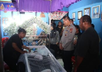 Ungkapan Duka Keluarga Besar Polda Papua, Wakapolda Melayat ke Rumah Duka Brigpol Fredy Lukas Awe