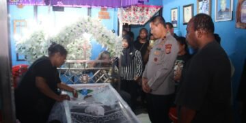 Ungkapan Duka Keluarga Besar Polda Papua, Wakapolda Melayat ke Rumah Duka Brigpol Fredy Lukas Awe