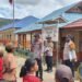 Sat Binmas Polres Tolikara Tanamkan Semangat Literasi kepada Pelajar melalui Program Door to Door System