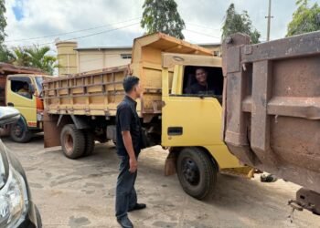 Cegah Penyalahgunaan BBM Bersubsidi, Satreskrim Polres Merauke Tertibkan Antrean Kendaraan di SPBU Ahmad Yani