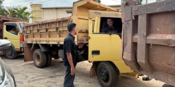 Cegah Penyalahgunaan BBM Bersubsidi, Satreskrim Polres Merauke Tertibkan Antrean Kendaraan di SPBU Ahmad Yani