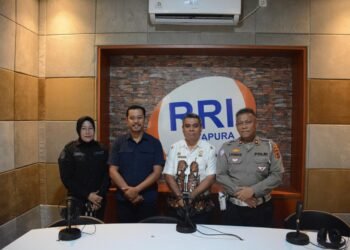 Dialog Interaktif Polisi Menyapa, Polda Papua Ajak Warga Taat Administrasi Kendaraan dan Pajak