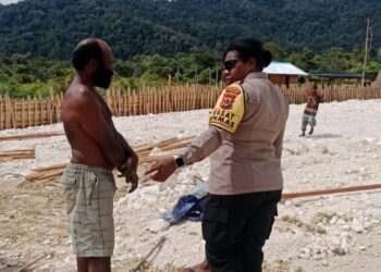 Polri Hadir untuk Sesama, Sat Binmas Polres Mamberamo Tengah Berikan Dukungan Untuk Gereja Katolik Santo Yusuf