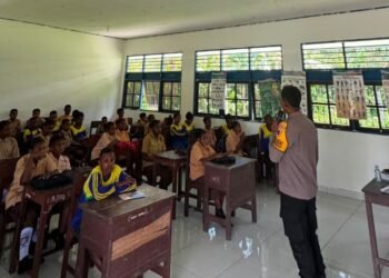 Peduli Generasi Papua, Kapolsek Pantai Barat Berikan Edukasi Hukum dan Pencegahan Narkoba