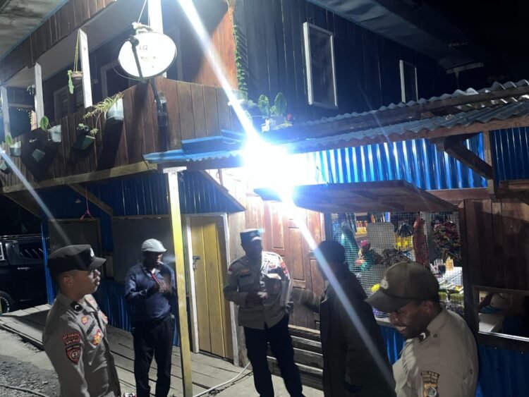 Patroli Humanis Polsek Kelila, Polisi Ajak Warga Bersama Jaga Kamtibmas