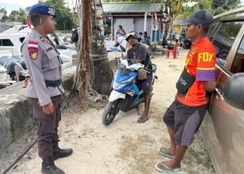 Sat Polairud Polres Biak Numfor Sambangi Dermaga Tiptop, Warga Diimbau Waspada dan Utamakan Keselamatan