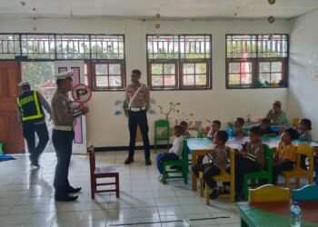 Polres Waropen Hadirkan Polisi Sahabat Anak, Tanamkan Tertib Berlalu Lintas Sejak Dini