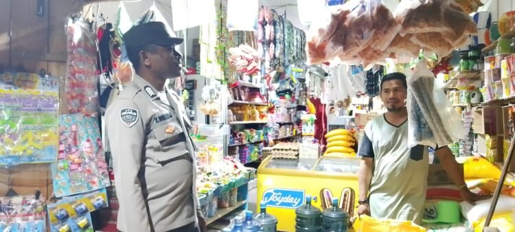 Jaga Keamanan Pasar, Polsek Biak Timur Imbau Pedagang Waspadai Kebakaran dan Pencurian