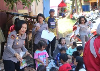 Polda Papua Berikan Trauma Healing, Pulihkan Semangat Anak Korban Kebakaran Kampung Palopo Dok V