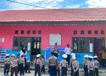 Tanamkan Tertib Berlalu Lintas Sejak Dini, Polisi Karib Sambangi TK Bhayangkari Sarmi